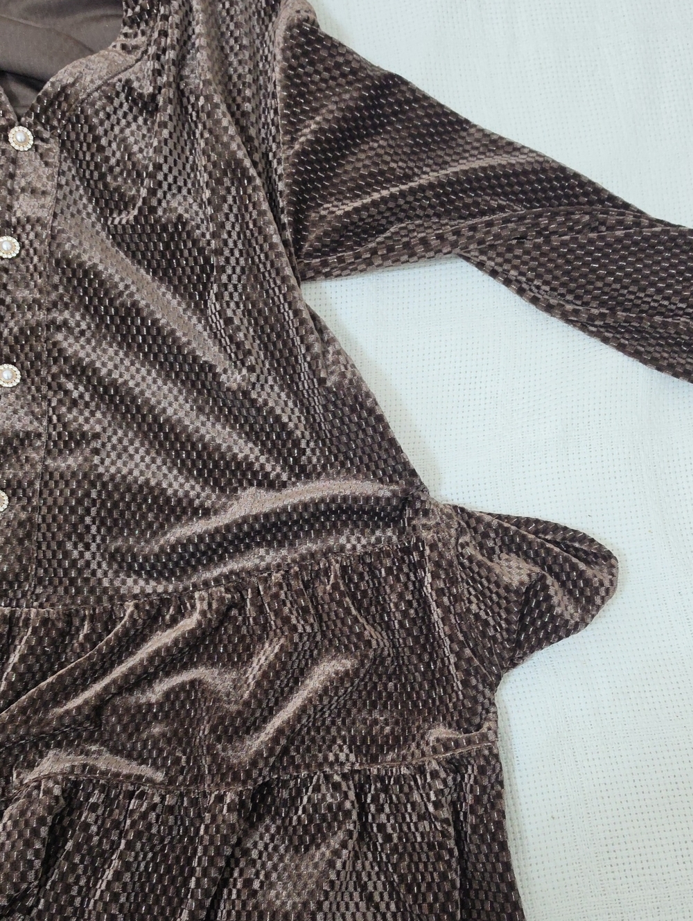 New In Chic Velvet in Rich Brown Textured V-Neck Long Sleeve Mini Dress Size L - Picture 13 of 13